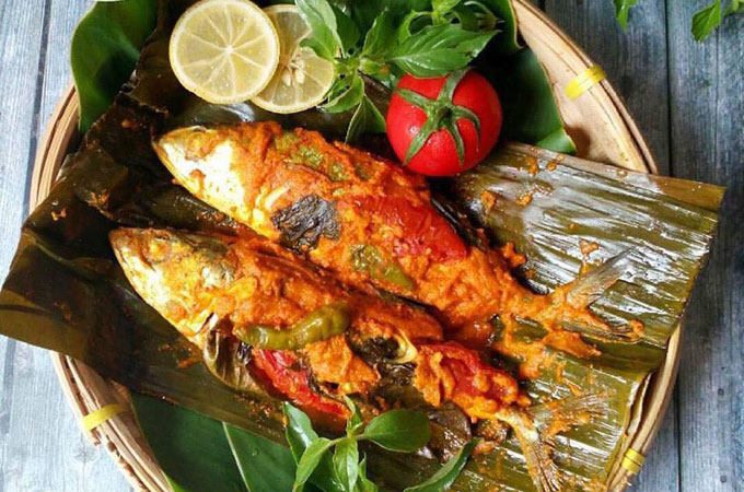 Resep Pepes Ikan Kembung Bumbu Merah Kemangi yang Sedap Gurih